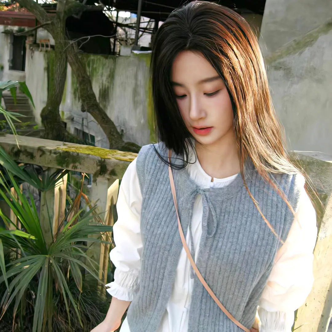 穿黄靴子的女孩